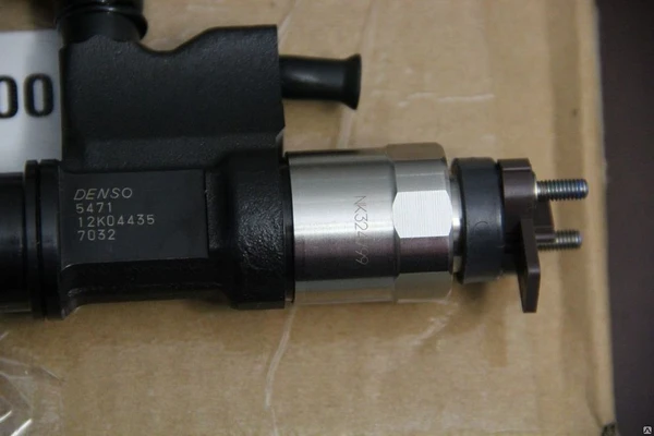 Фото INJECTOR ASSEMBLY 17/927700,332/G6714 Genuine Denso Injector