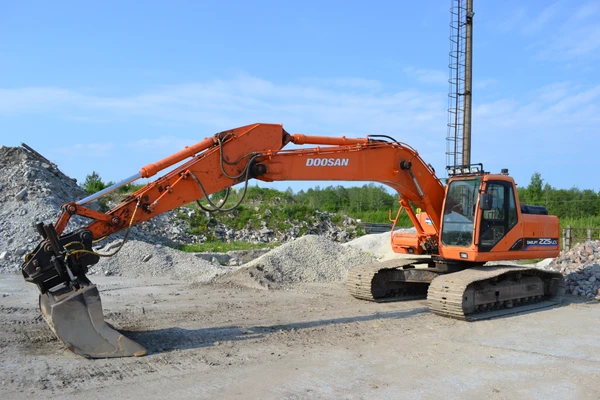 Фото Экскаватор полноповоротный гусеничный Doosan 255, в аренду.