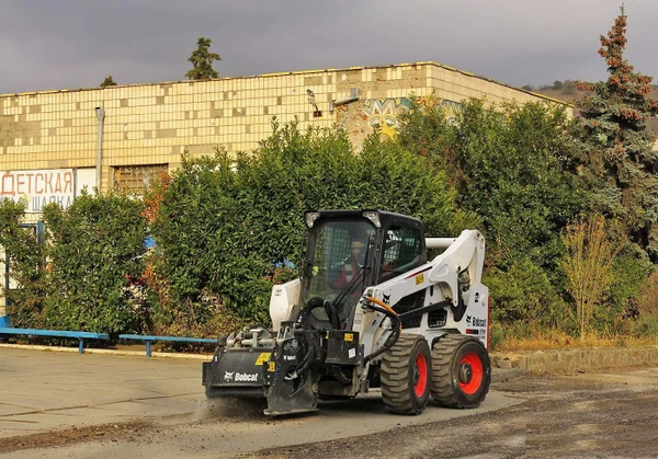 Фото Аренда мини-погрузчика bobcat фреза СПб