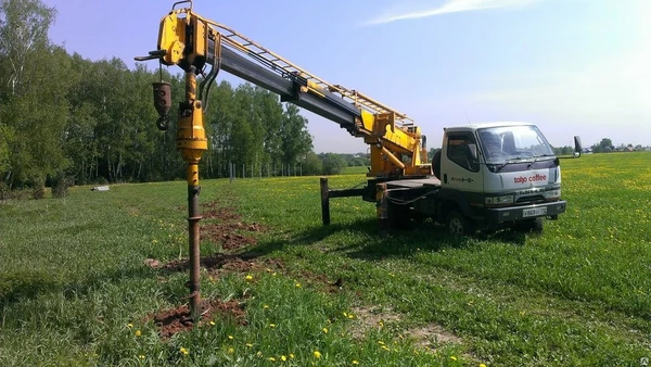 Фото Буроям, ямобур, бурильная машина Mitsubishi Canter