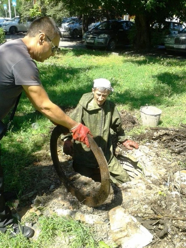 Фото Чистка канализационных колодцев.