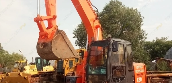 Фото Аренда гусеничного экскаватора Hitachi ZX120-3, Сургут