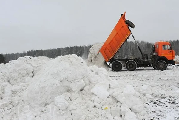 Фото Вывоз снега с погрузкой  с территории самосвалами