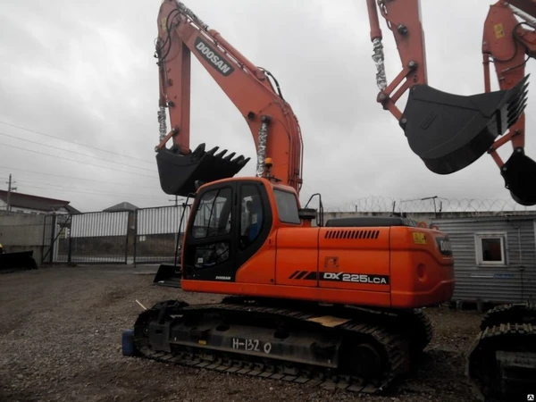 Фото Экскаватор гусеничный Doosan dx225lca