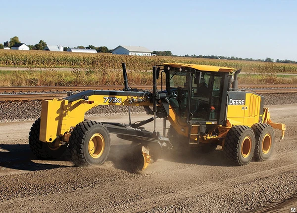 Фото Аренда автогрейдера John Deere 570B