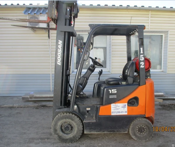 Фото Аренда бензинового автопогрузчика Doosan 1.5 т