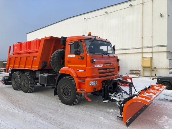 Фото КДМ-7881.012 на самосвале КамАЗ 65222 (6х6) (Поливомоечное (пластик) + Сопла + Задняя щетка + Передний отвал)