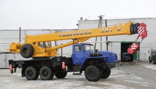 Фото Автокран Галичанин KC-55713-3В на шасси УРАЛ-5557 (25 тн.)
в