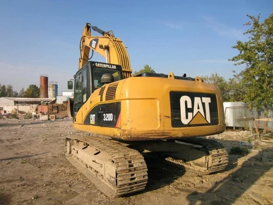 Фото Аренда гусеничного экскаватора CAT320 Гидромолот есть.