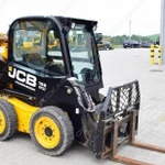 фото Аренда мини-погрузчика JCB с вилами, Москва