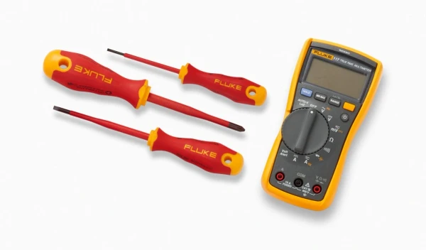 Фото Комплект Fluke IB117L - мультиметр Fluke 117 с набором отвёрток