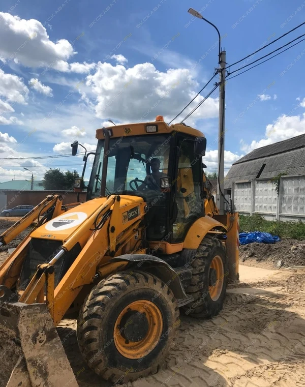 Фото Аренда экскаватора-погрузчика JCB 3CX, Москва