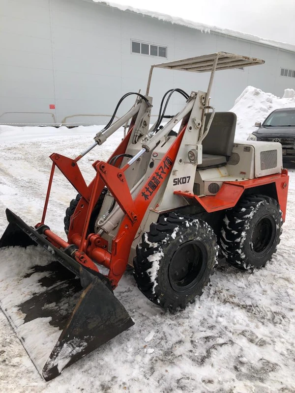 Фото Мини-погрузчик фронтальный Bobcat Komatsu SK07 без кабины