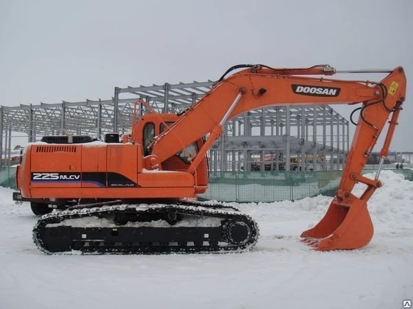 Фото Аренда строительного экскаватора Doosan 225NLC (без ГСМ)