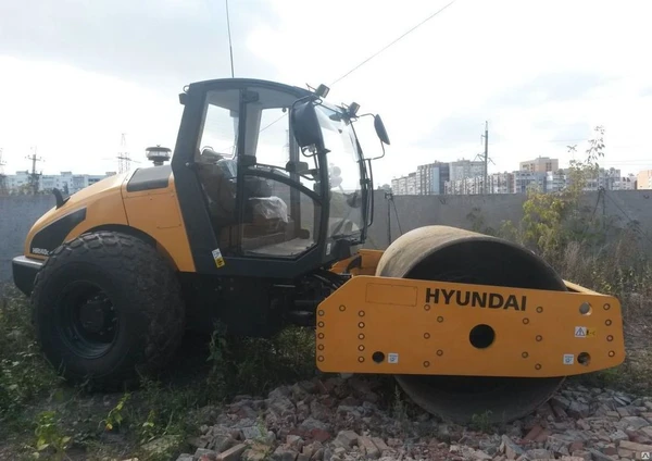 Фото Каток грунтовый HYUNDAI HR140C-9