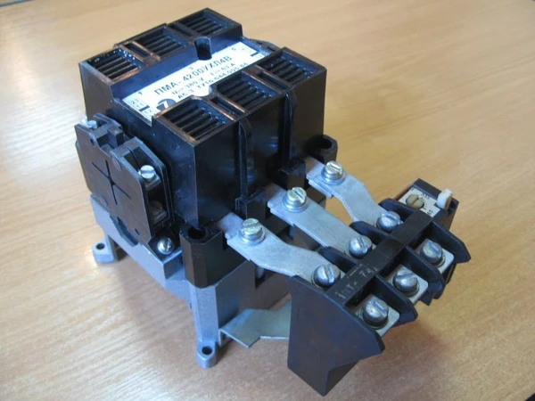 Фото Пускатели магнитные  ПМА 4200 220В по выгодным ценам из наличия на складе