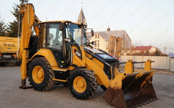 Фото Аренда экскаватора-погрузчика Caterpillar 428, Тверь