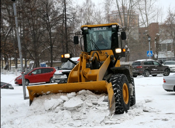 Фото Убираем снег Самосвалом 15м3, МТЗ 82