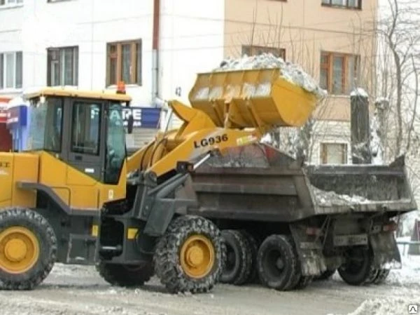 Фото Уборка снега фронтальным погрузчиком 3 т