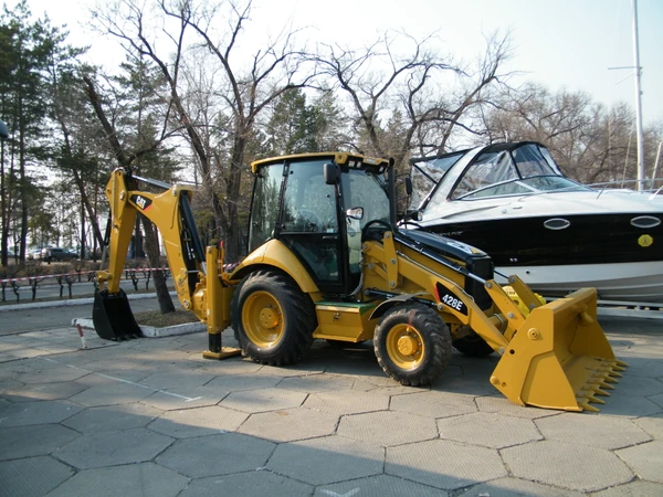 Фото Аренда экскаватора-погрузчика CATERPILLAR 428D, Услуги экскаватора-погрузчика CATERPILLAR 428D