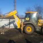 фото Услуги аренда гидромолота. Экскаватор-погрузчик JCB 5CX с гидромолотом.