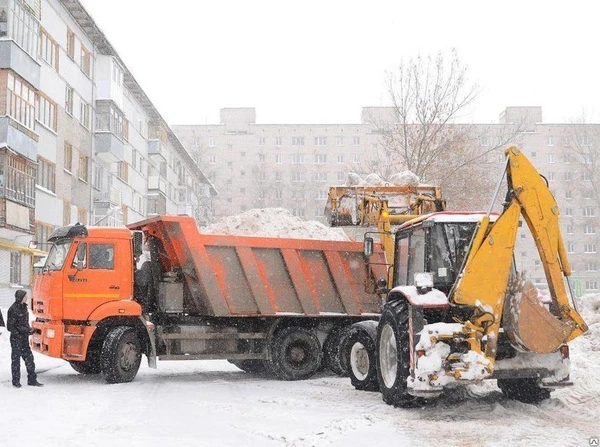 Фото Чистка снега на мтз 82