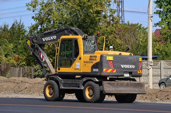 Фото Аренда колёсного экскаватора Volvo EW145