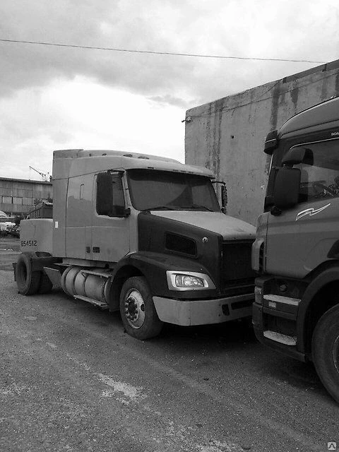 Фото Продам капот Volvo VNL вольво 2004 г.в.