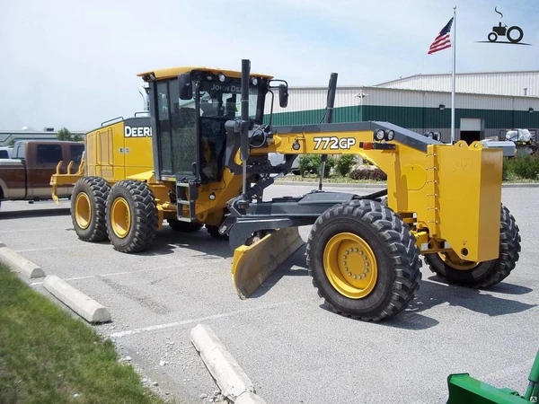 Фото Прокат автогрейдера John Deere 570B