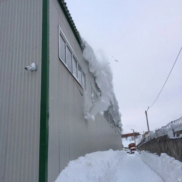 Фото Уборка снега. Промышленный Альпинизм