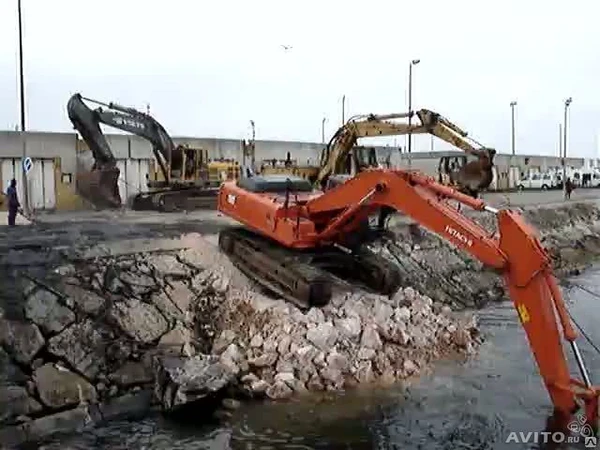 Фото Аренда экскаватора гусеничного услуги гусеничного экскаватора