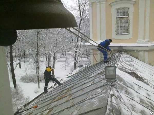 Фото Удаление снега с крыши