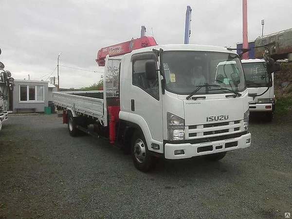 Фото Бортовой грузовик с манипулятором isuzu forward с кму unic 344