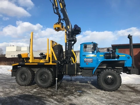 Фото Лесовозный автопоезд Урал 2020 г.в. с манипулятором Велмаш ОМТЛ-70,02  VM10L74 Палфингер