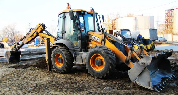 Фото Экскаватор погрузчик JCB в аренду в Нижнем Тагиле