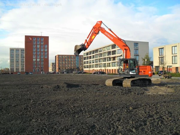 Фото Аренда гусеничного экскаватора HITACHI 180 , Услуги гусеничного экскаватора