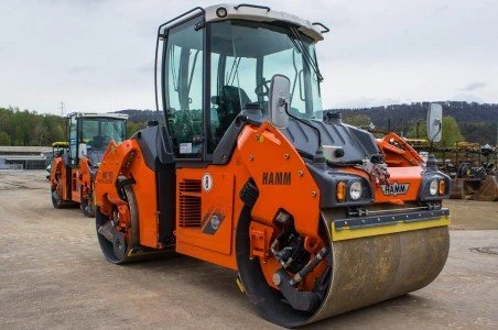 Фото Строительная компания сдает каток JCB Vibromax VM 75D