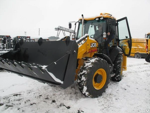 Фото Услуги экскаватора-погрузчика JCB-3CX