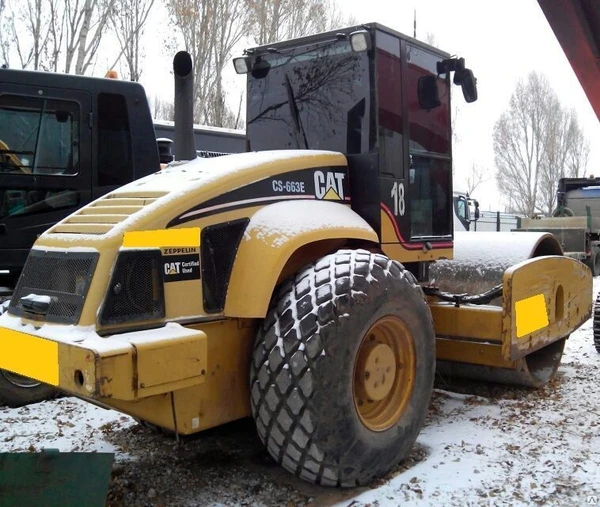 Фото Каток вибрационный грунтовой Caterpillar 17 тонн