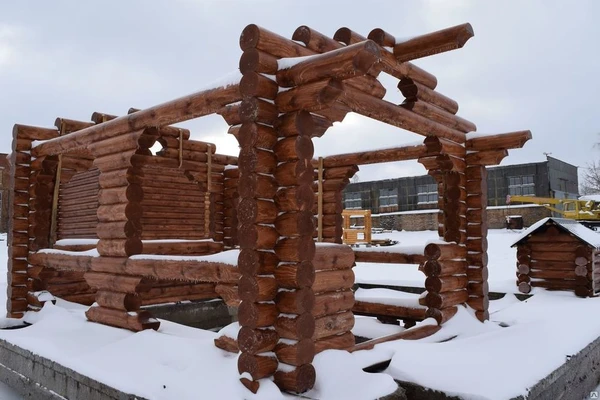 Фото Беседка  из бревна для загородного дома