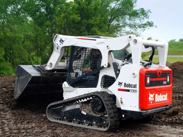 Фото Аренда гусеничного мини-погрузчика Bobcat T650