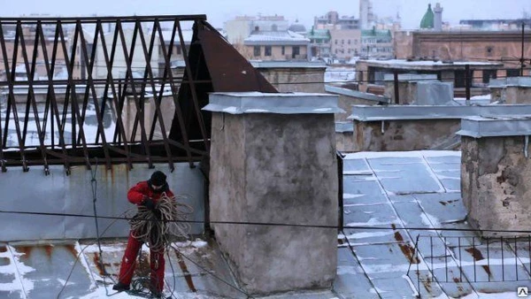 Фото Очистка крыши от снега и наледи