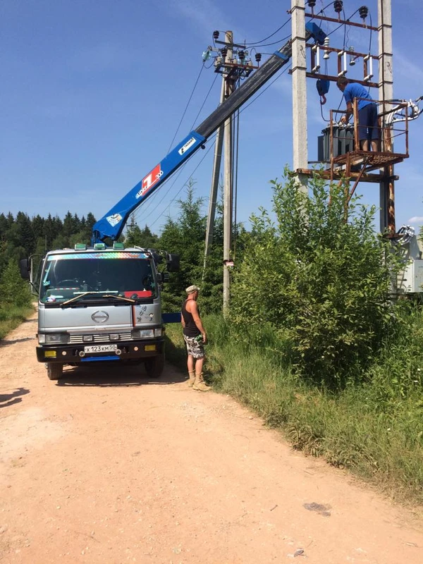 Фото Аренда, заказ манипулятора в Красногорске стрела 5 тонн. Услуги по перевозке, доставке, монтажу. Заказать манипулятора в Красногорске