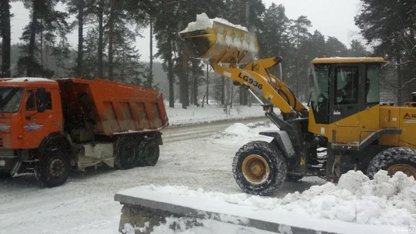 Фото Убираем снег Самосвалом 10м3