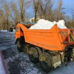 фото Уборка снега самосвалом