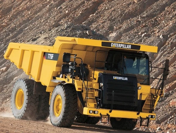 Фото Карьерный самосвал caterpillar