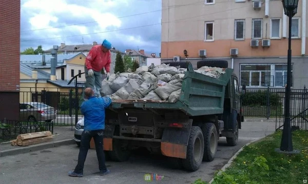 Фото Вывоз строительного мусора самосвалами