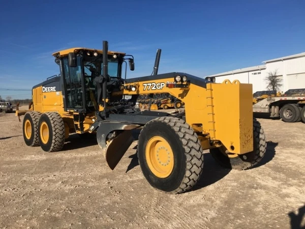 Фото Аренда грейдера John Deere 772G