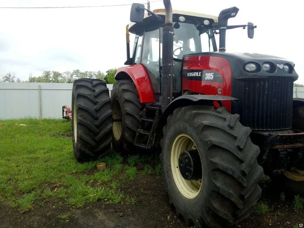 Фото Трактор Buhler Versatile 305 со спаркой. Полноприводный.