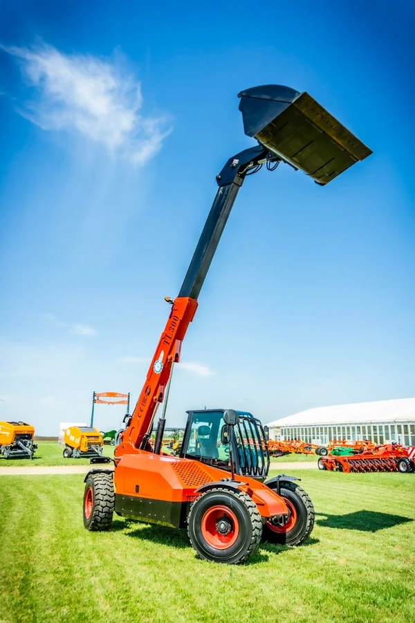 Фото Телескопический погрузчик FORT TL 300 (аналог Маниту, JCB, DIECI)